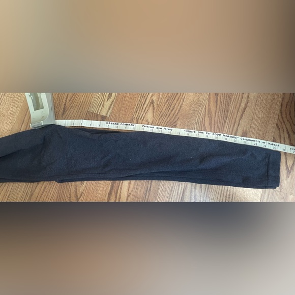 Spanx Seamless Leggings with Charcoal Gray Size Medium - Picture 7 of 8